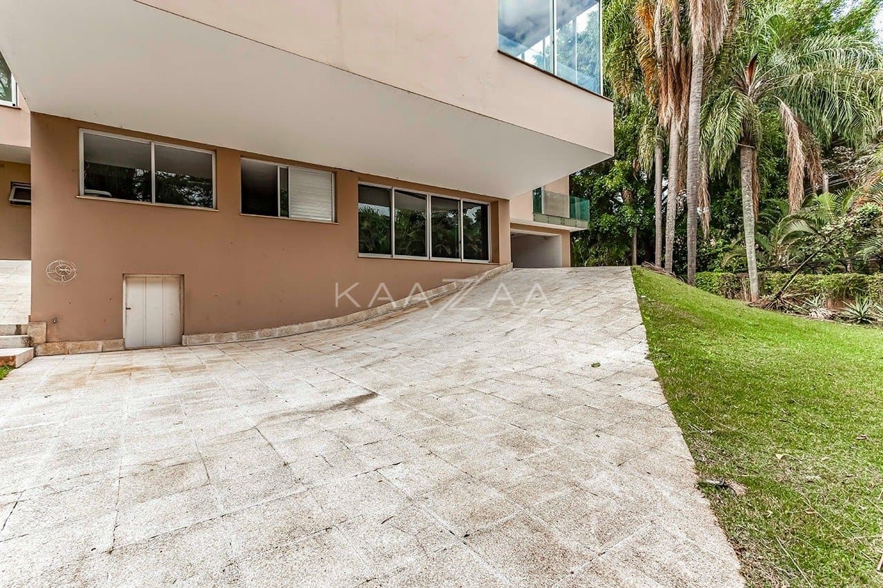 Vista verde, arquitetura moderna e janelões. Casa no Jardim Guelada! - Foto 3