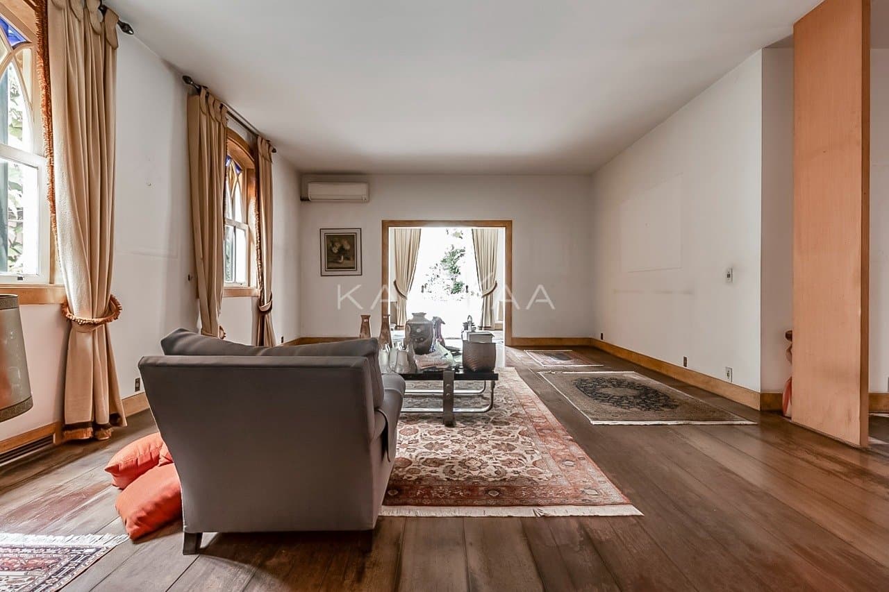 Casa cheia de potencial para reforma, com 1600 m² de terreno e um jardim exuberante em Alto de Pinheiros. - Foto 15