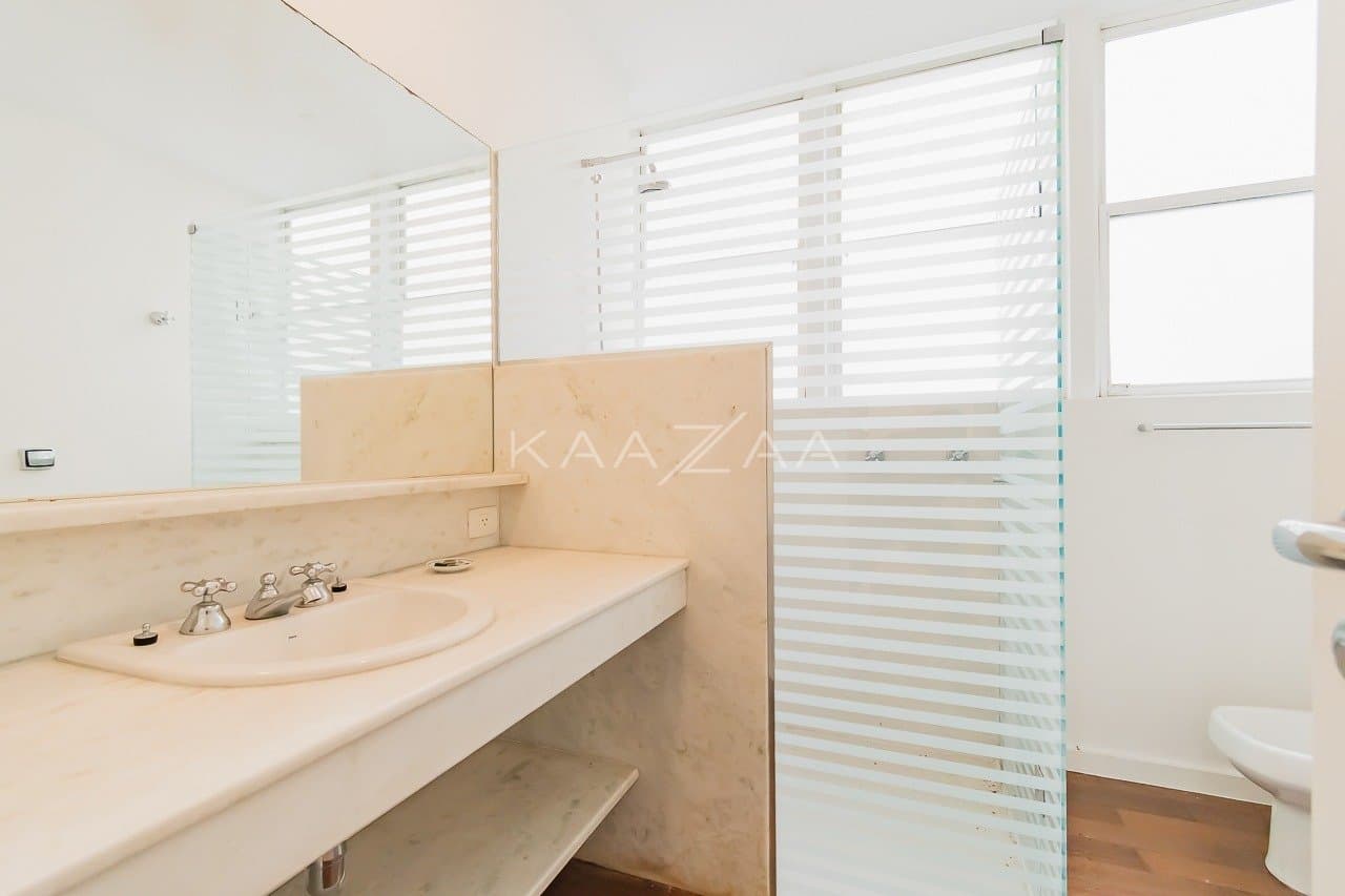 Em uma localização incrível no Jardins, venha viver neste apartamento em prédio icônico. - Foto 47