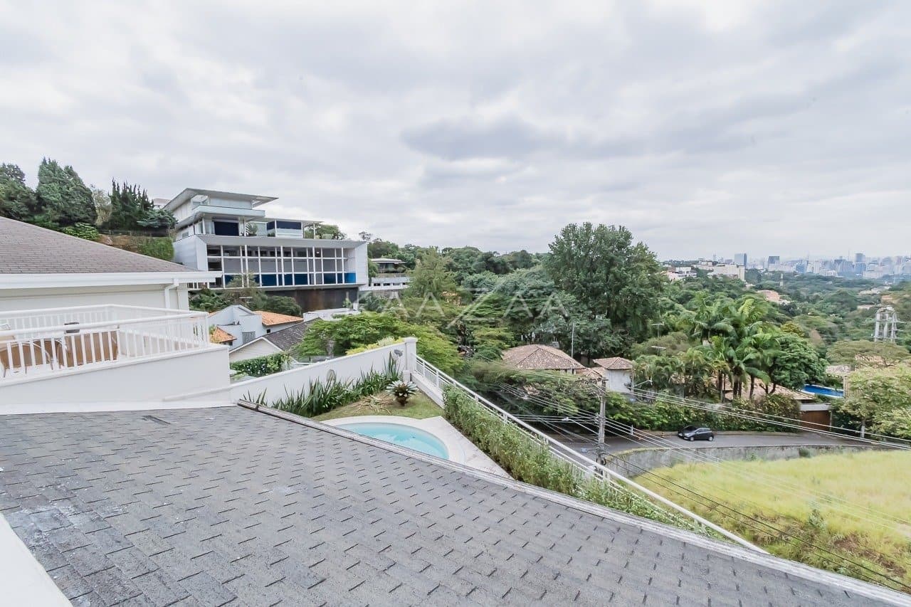 Espaços super amplos, muitos verdes e uma vista divina. Casa no estilo europeu, na Cidade Jardim. - Foto 40