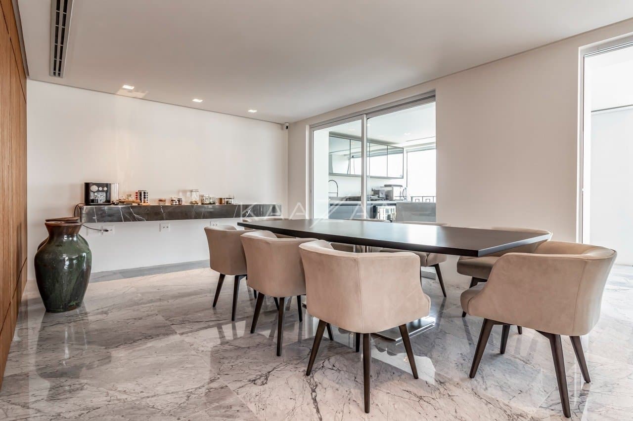 Equilíbrio entre arquitetura e design são o charme deste apartamento em Cidade Jardim. - Foto 7