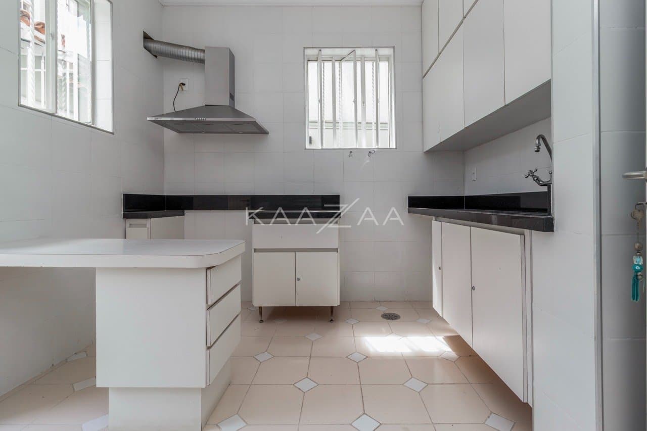 Casa confortável com terraço, em rua tranquila no Jardim Paulista. - Foto 21