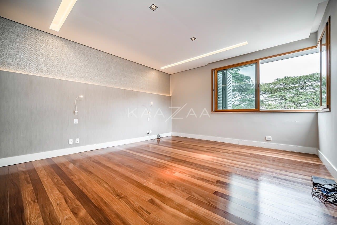 Que tal viver rodeado de muito verde em plena cidade grande? Esta casa no Jardim Lusitânia pode te proporcionar isso. - Foto 51