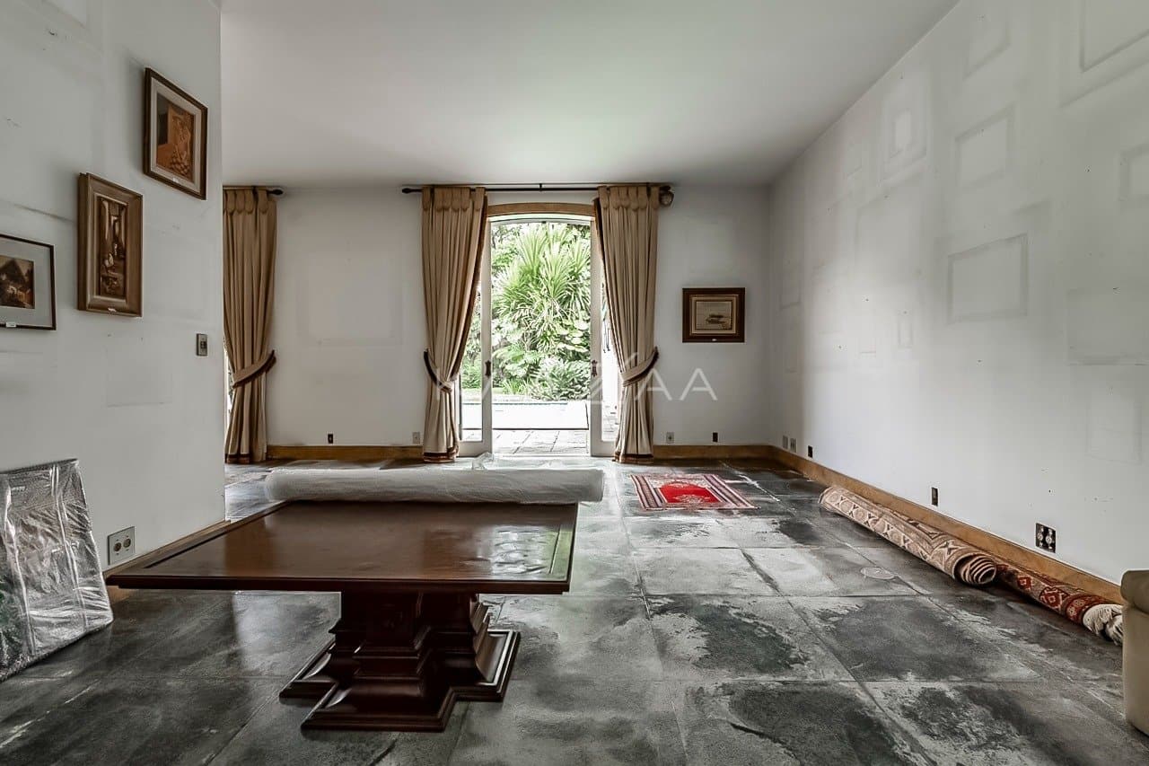 Casa cheia de potencial para reforma, com 1600 m² de terreno e um jardim exuberante em Alto de Pinheiros. - Foto 30