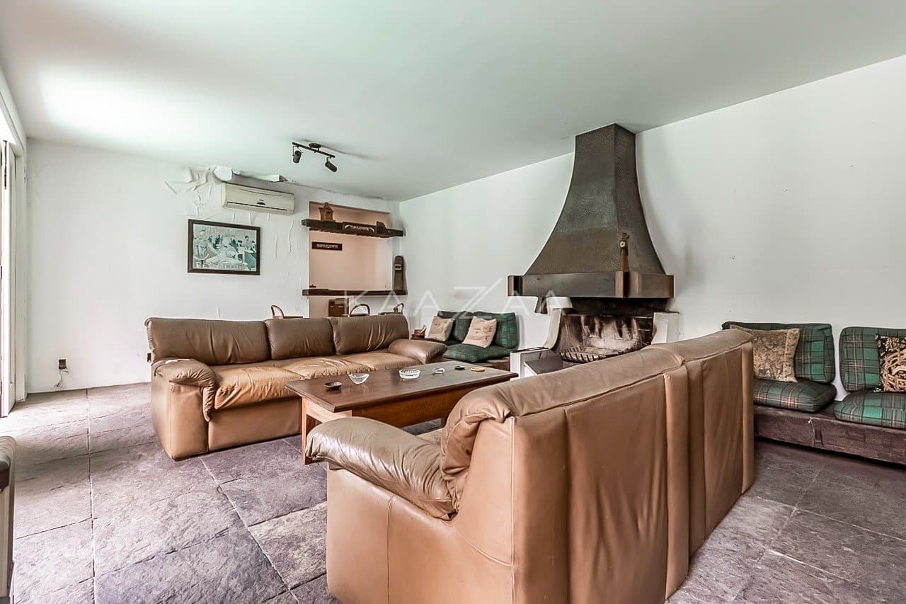 Casa cheia de potencial para reforma, com 1600 m² de terreno e um jardim exuberante em Alto de Pinheiros. - Foto 31