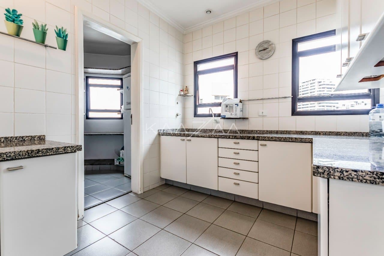 Para se viver envolvido por uma arquitetura elegante e detalhes clássicos, nesta Cobertura Duplex em Moema. - Foto 13