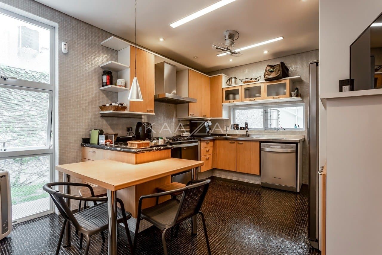 Casa super prática e bem construída. Muita luz natural e tranquilidade no Jardim Europa. - Foto 17