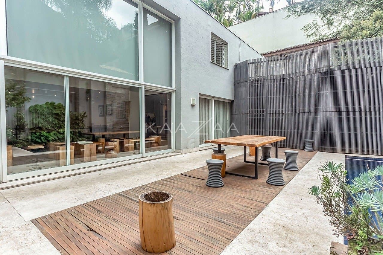 Casa com bela arquitetura e clima escandinavo. Rodeada de vidro e amplitude, na Cidade Jardim. - Foto 4