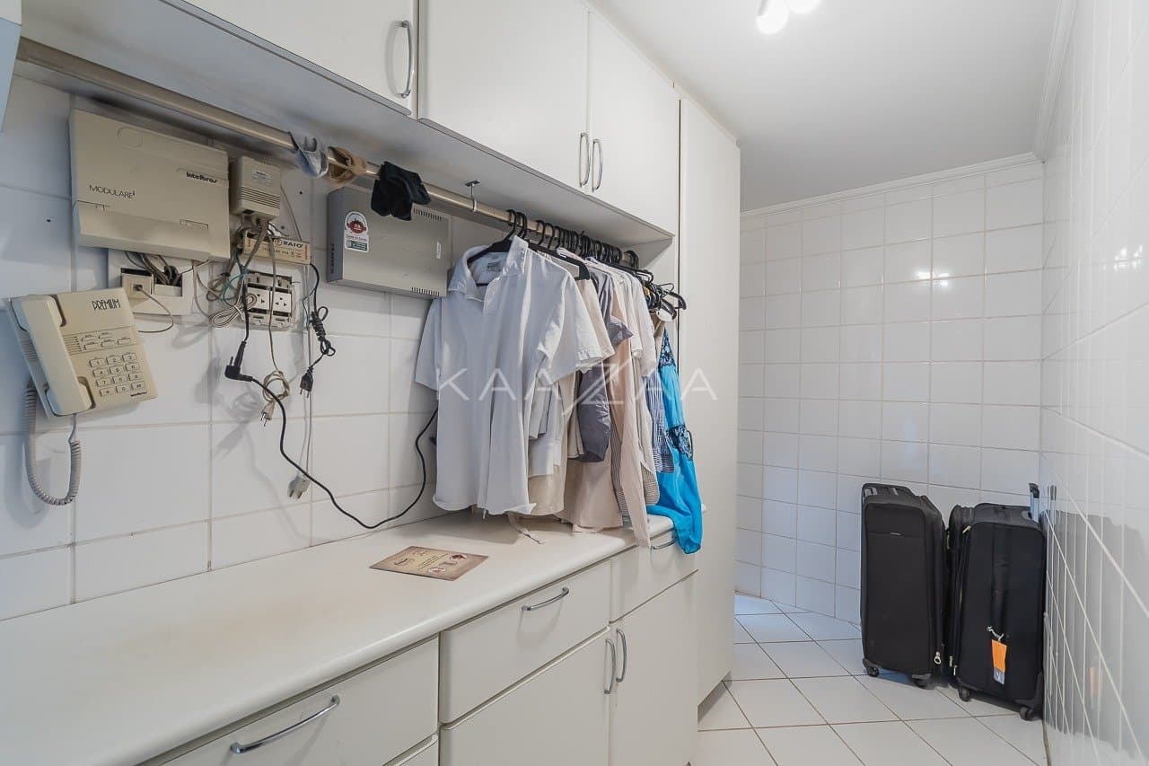 Casa muito ampla e ensolarada, em condominio de rua fechada com muita segurança na Cidade Jardim. - Foto 81