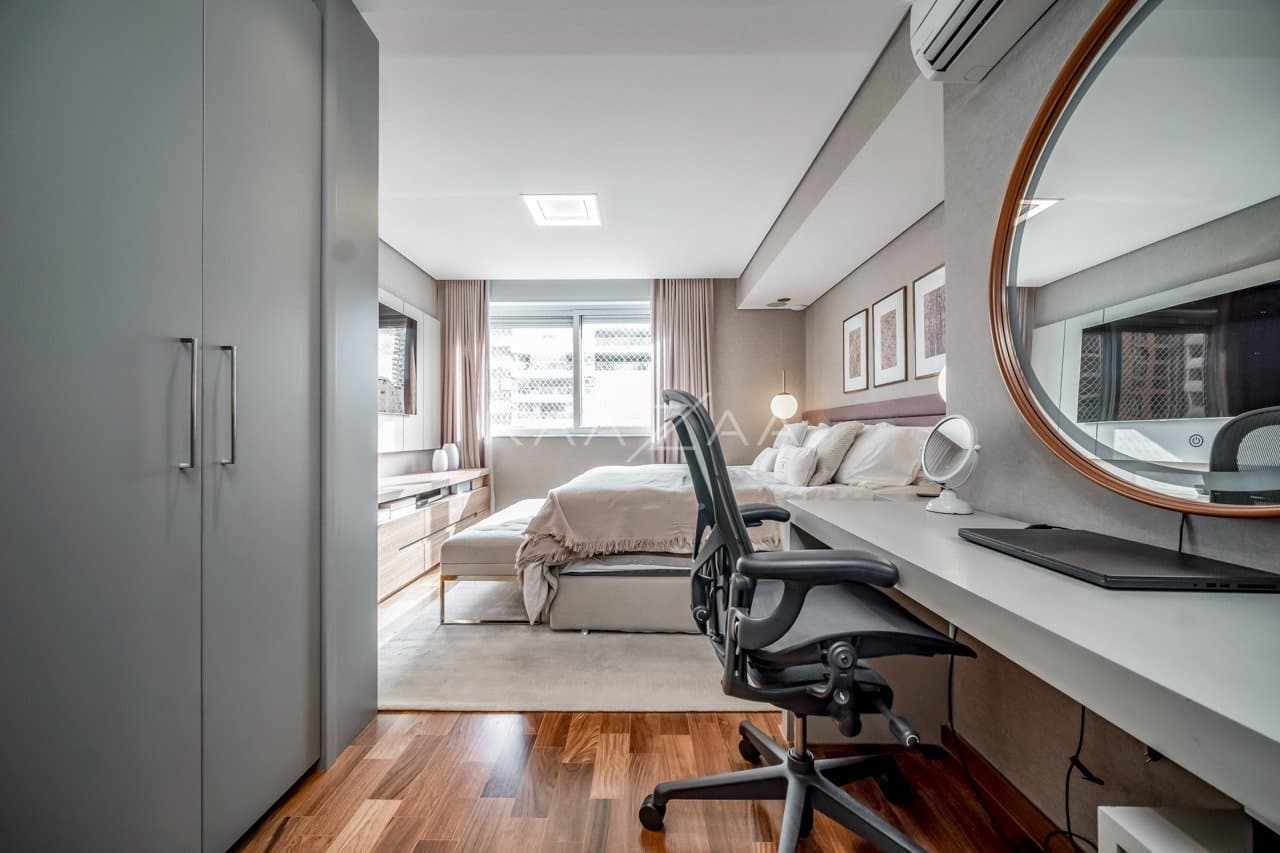 Um apartamento belíssimo no Itaim Bibi: reformado, com excelente infra-estrutura e acabamentos. - Foto 17