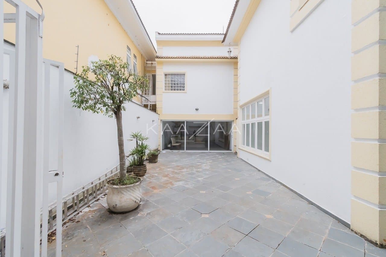 Ambientes leves e espaçosos, nesta casa de 480m² com 4 suítes no Jardim Paulista. - Foto 11