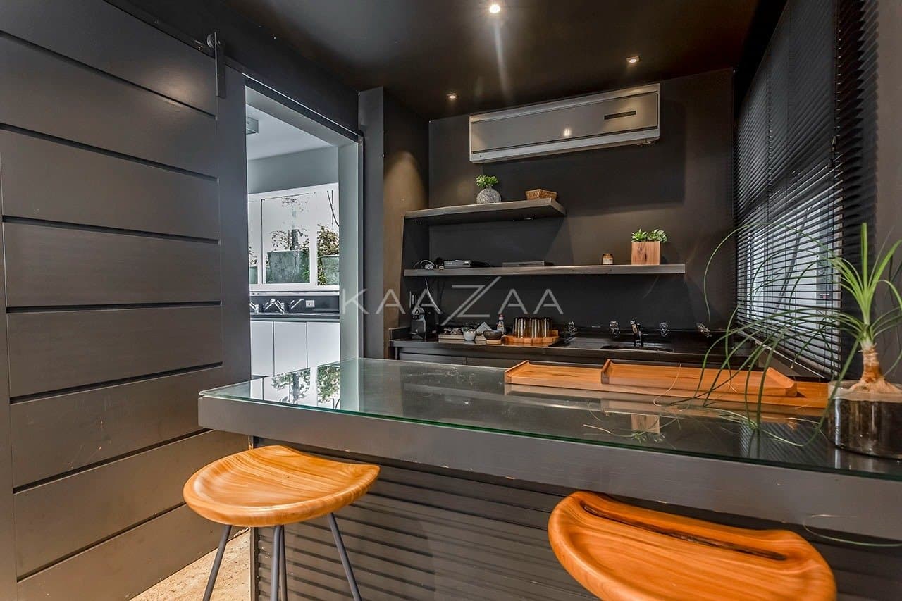 Casa com bela arquitetura e clima escandinavo. Rodeada de vidro e amplitude, na Cidade Jardim. - Foto 16
