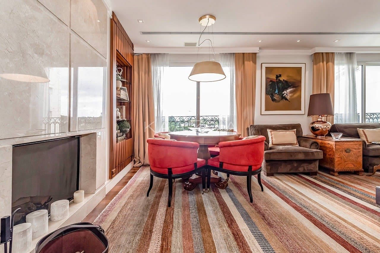 Ambientes suntuosos, planta ampla e vista panorâmica. Apartamento neoclássico no Jardim Guedala. - Foto 18