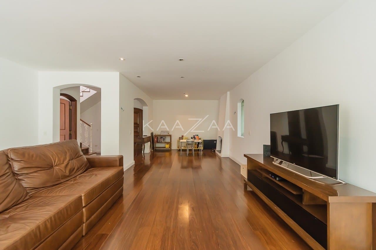 Casa com clima sossegado e muitos espaços para aproveitar, em Alto de Pinheiros. - Foto 5