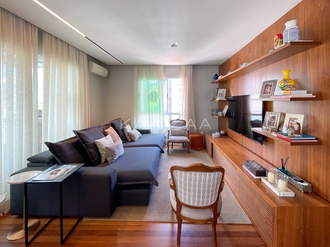 Muito charme e acabamentos impecáveis, neste apartamento em prédio neoclássico no Jardim Paulista. - Foto 1