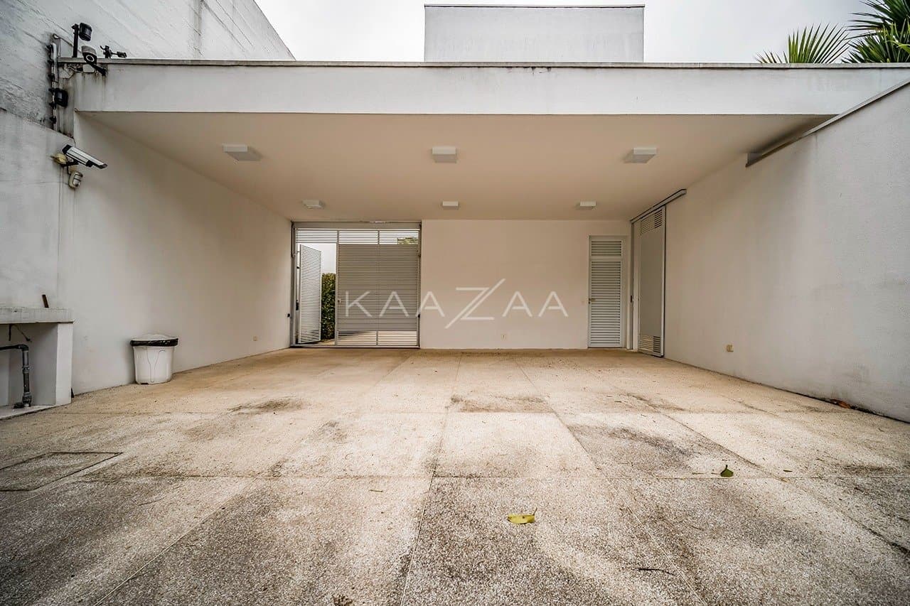 Que tal viver rodeado de muito verde em plena cidade grande? Esta casa no Jardim Lusitânia pode te proporcionar isso. - Foto 55