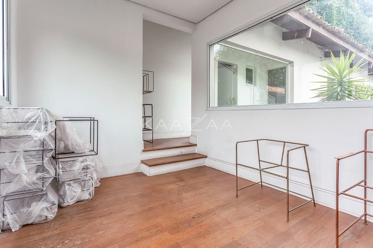 Casa com bela arquitetura e clima escandinavo. Rodeada de vidro e amplitude, na Cidade Jardim. - Foto 27