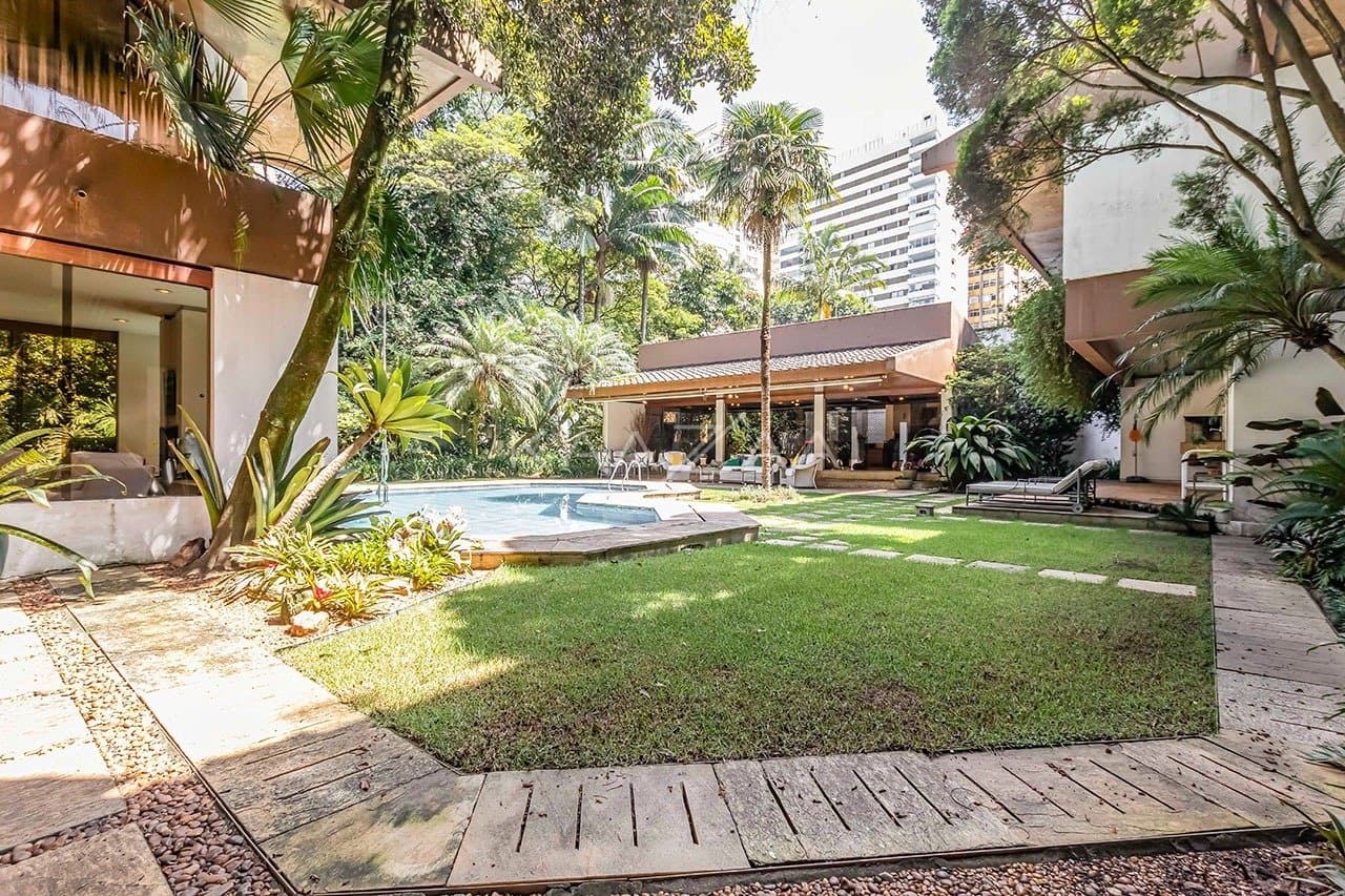 Com ares de casa de campo, uma residência espetacular no Jardim América. - Foto 6