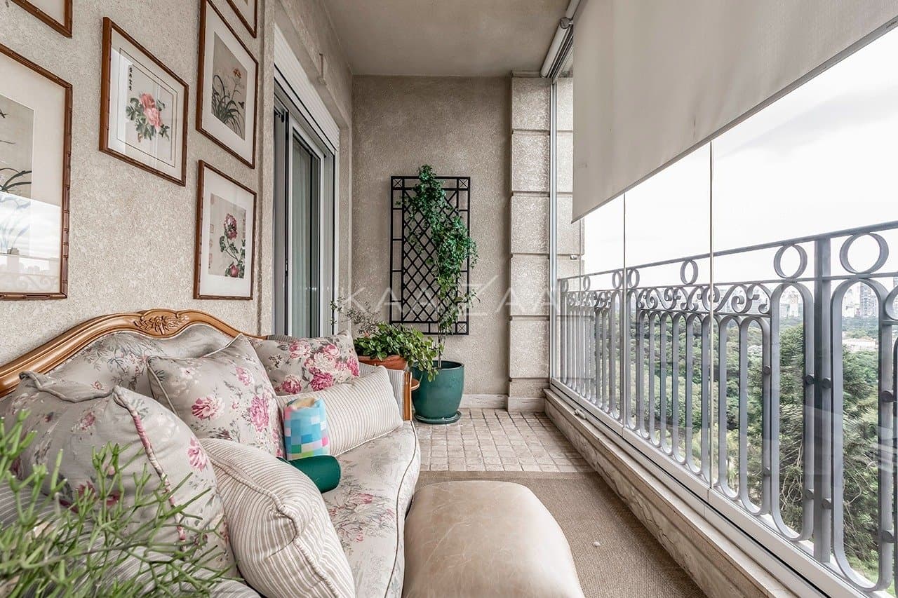 Ambientes suntuosos, planta ampla e vista panorâmica. Apartamento neoclássico no Jardim Guedala. - Foto 36