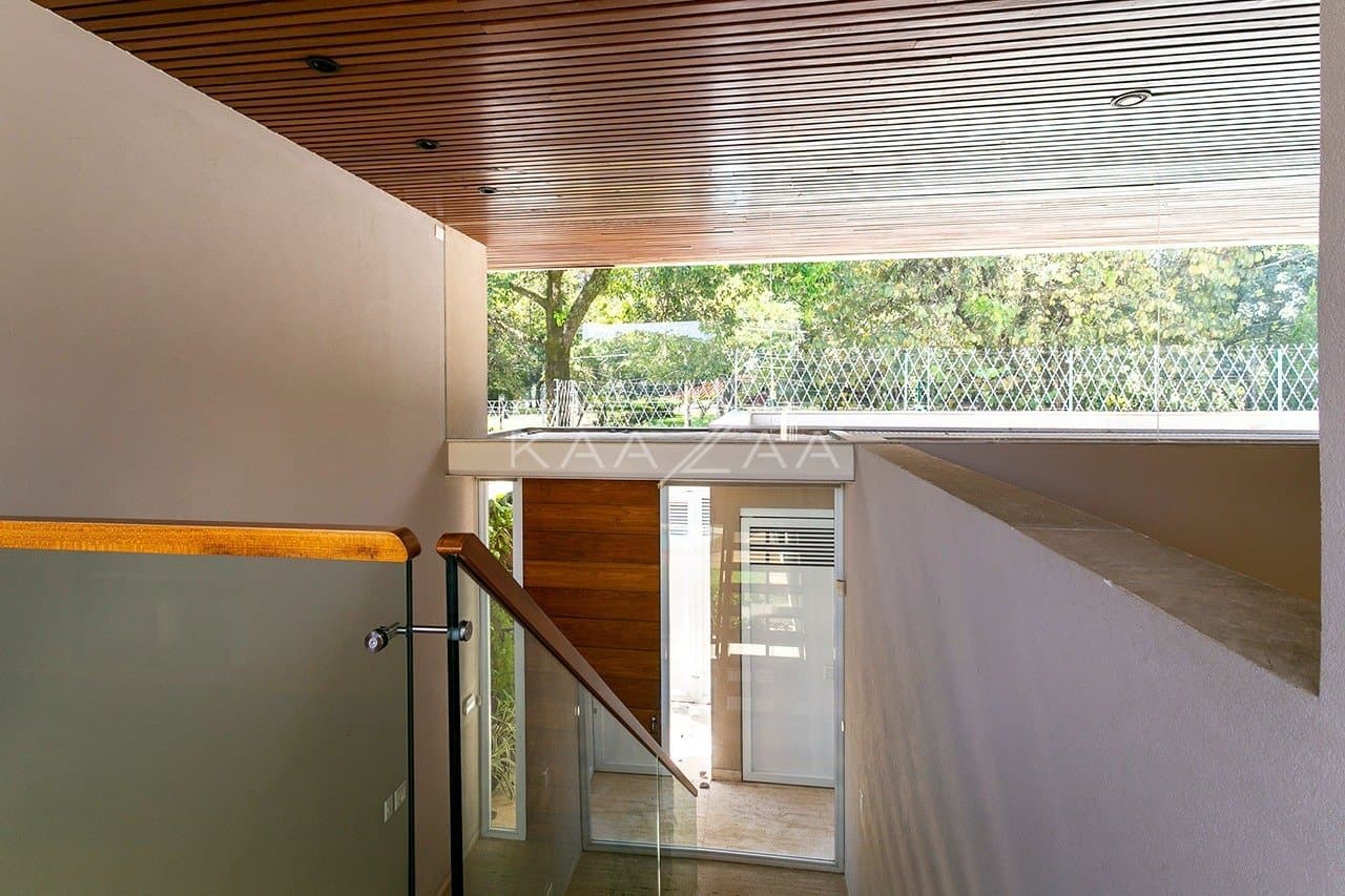 Casa com clima incrível, ótimo espaço de lazer e jardim ensolarado, no bairro Boaçava. - Foto 22