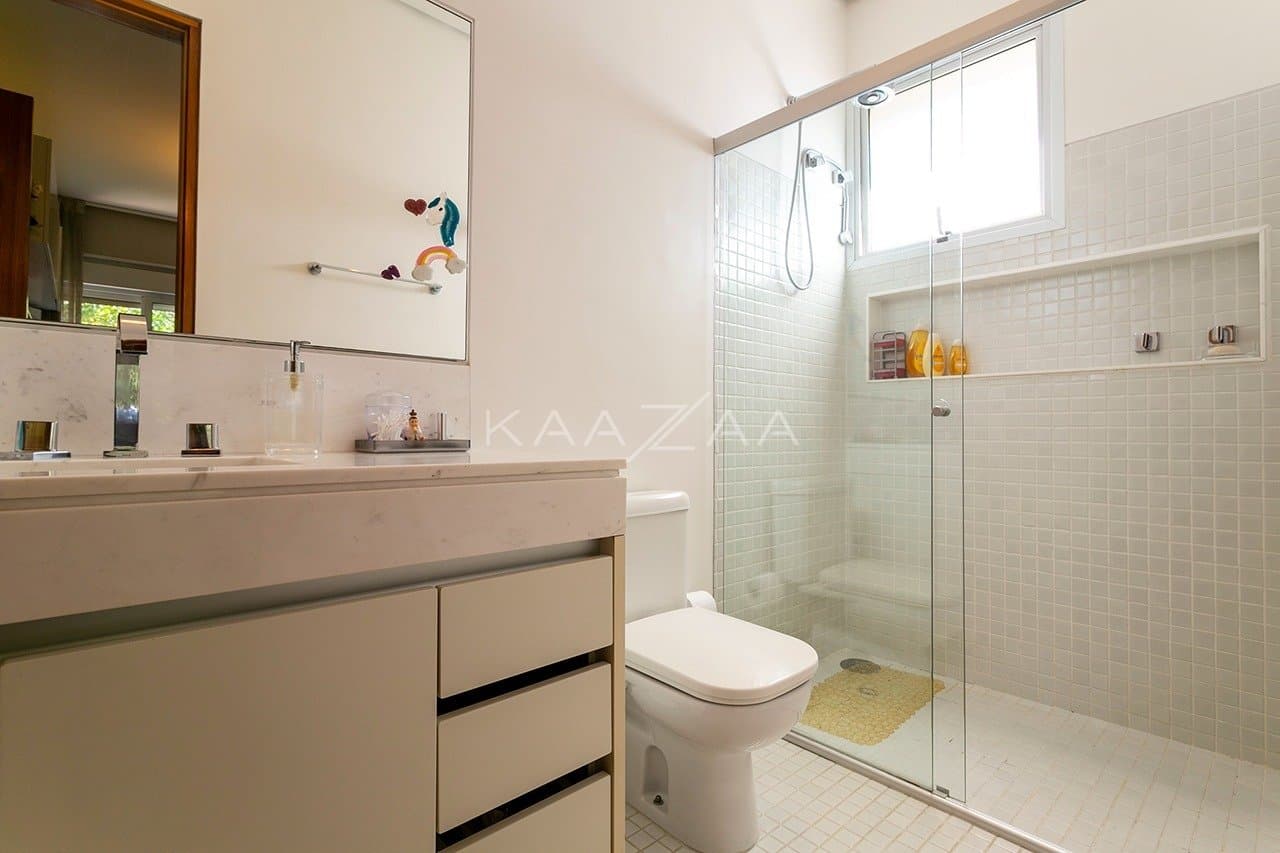 Casa com clima incrível, ótimo espaço de lazer e jardim ensolarado, no bairro Boaçava. - Foto 37