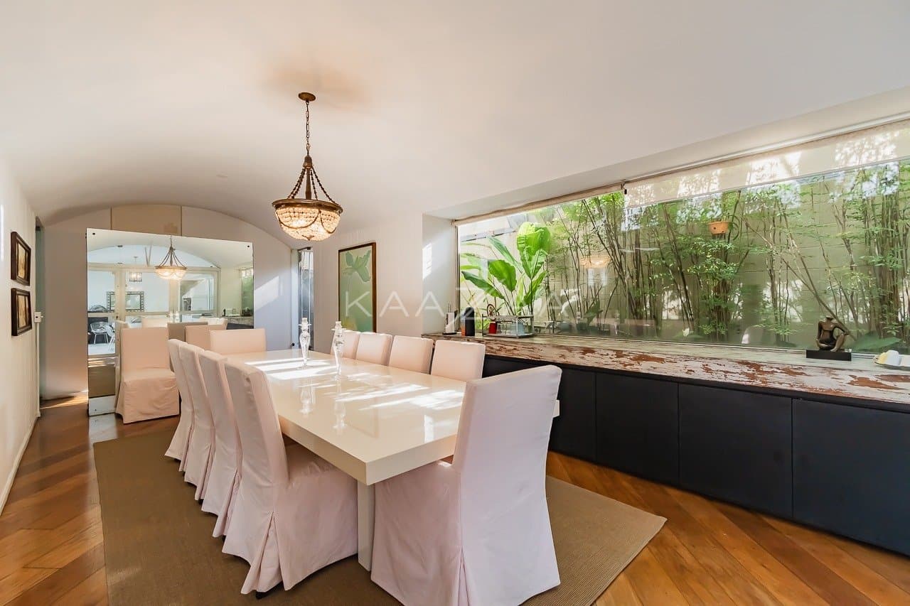 Casa espaçosa com 555 m² de bem-estar em Alto de Pinheiros, perfeita para receber. - Foto 17