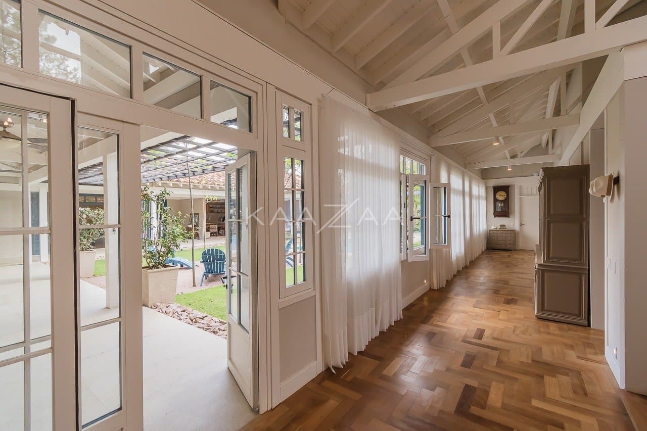 Linda paisagem e ares coloniais são o charme desta casa no condomínio Quinta da Baroneza. - Foto 60