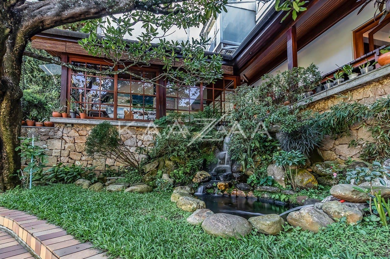 Área gourmet, piscina, atelier, pomar, lago de carpas e vista panorâmica. Casa para comtemplar a vida, no Jardim Guedala. - Foto 7