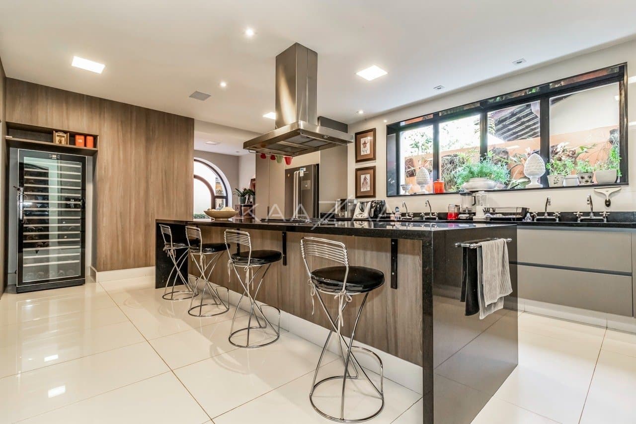 Casa deliciosa com lindo jardim e 4 suítes. Reformada, no Jardim Guedala. - Foto 36