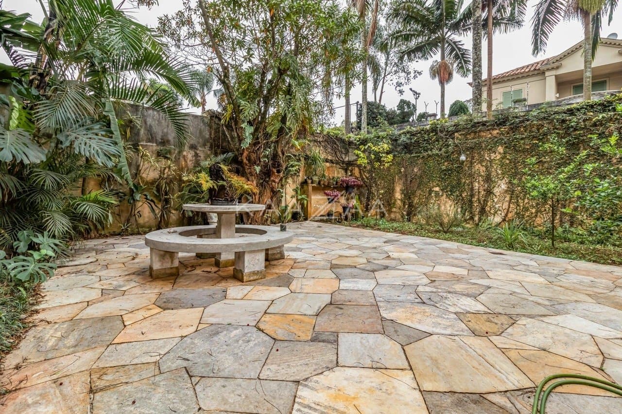 Casa clássica na Cidade Jardim com 4 suítes, piscina e terreno delicioso. - Foto 9