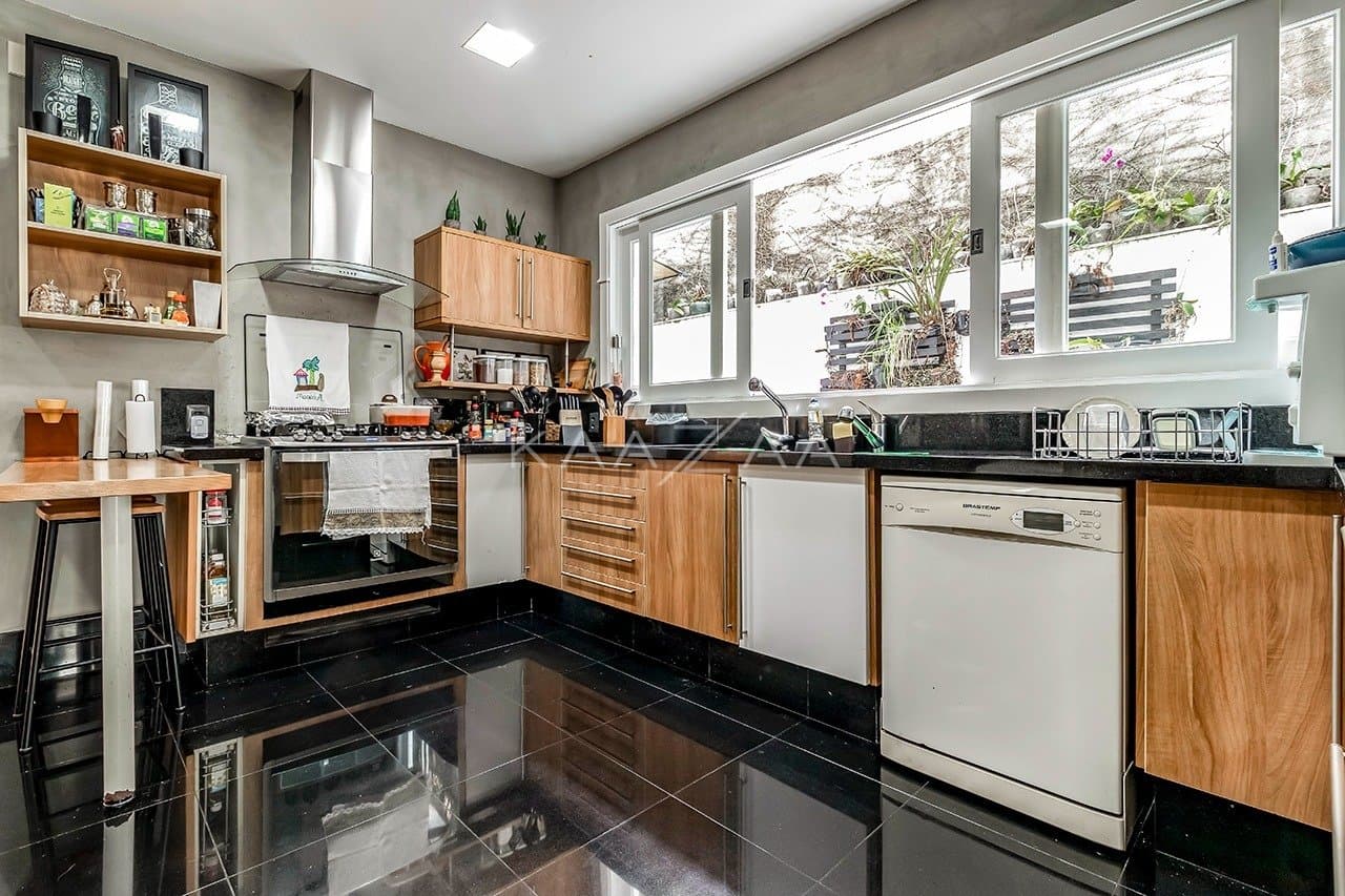 Entre o clássico e o moderno, o tom perfeito da elegância. Casa no Jardim Guedala. - Foto 31
