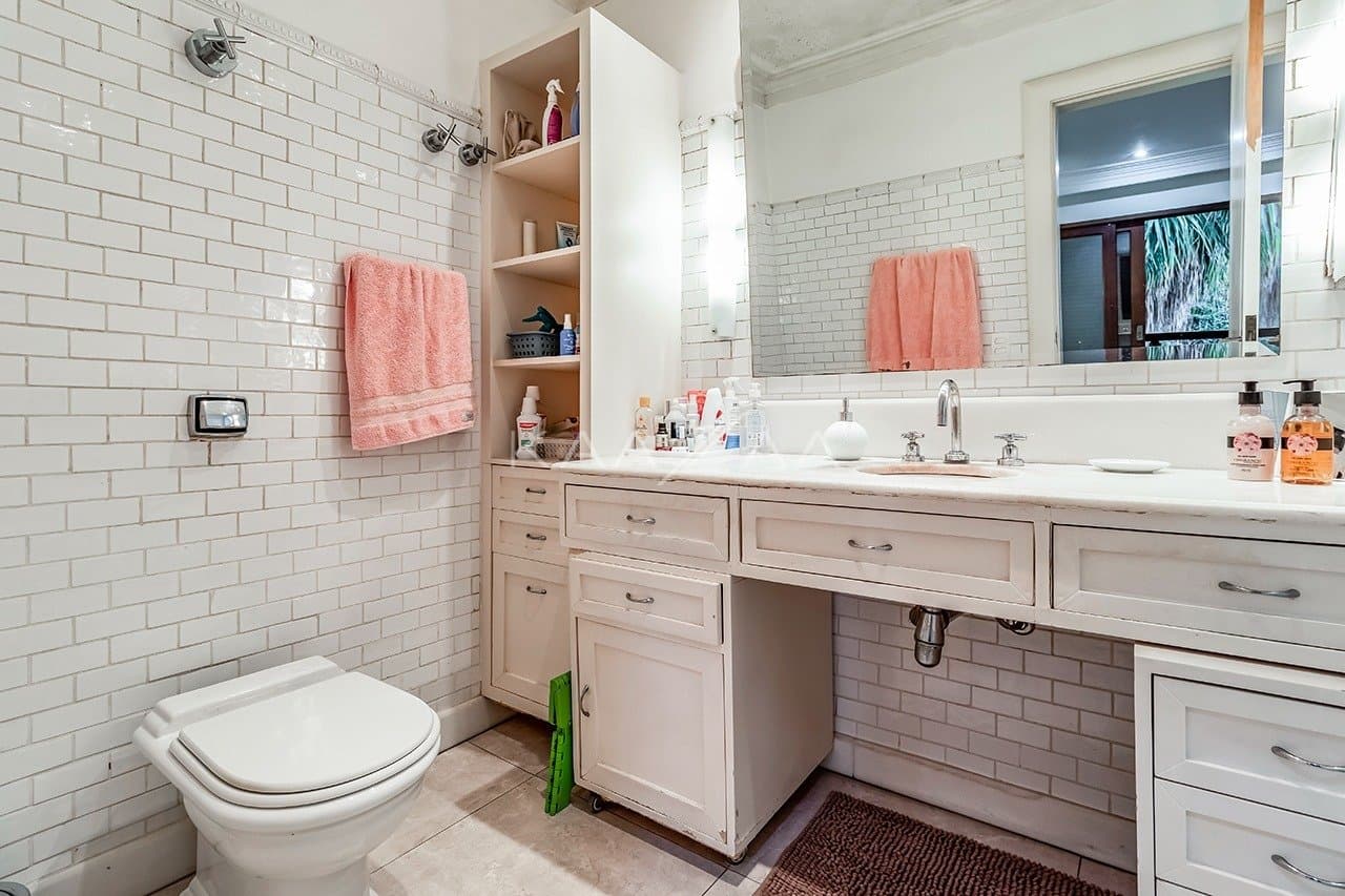 Uma casa rodeada de bom gosto, feita para renovar as energias. No Jardim Guedala. - Foto 38
