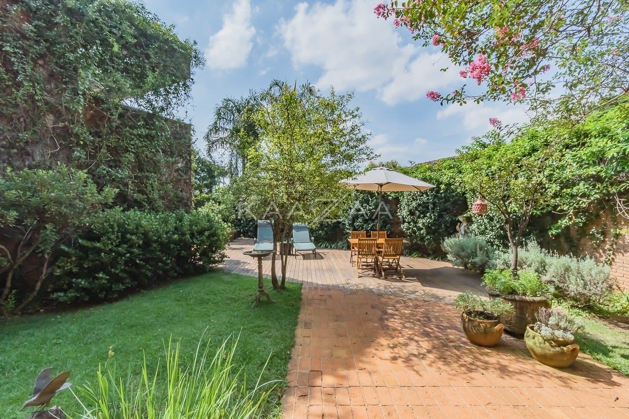 Viver em tranquilidade sem sair de São Paulo. Casa com ares de campo, em Cidade Jardim. - Foto 2