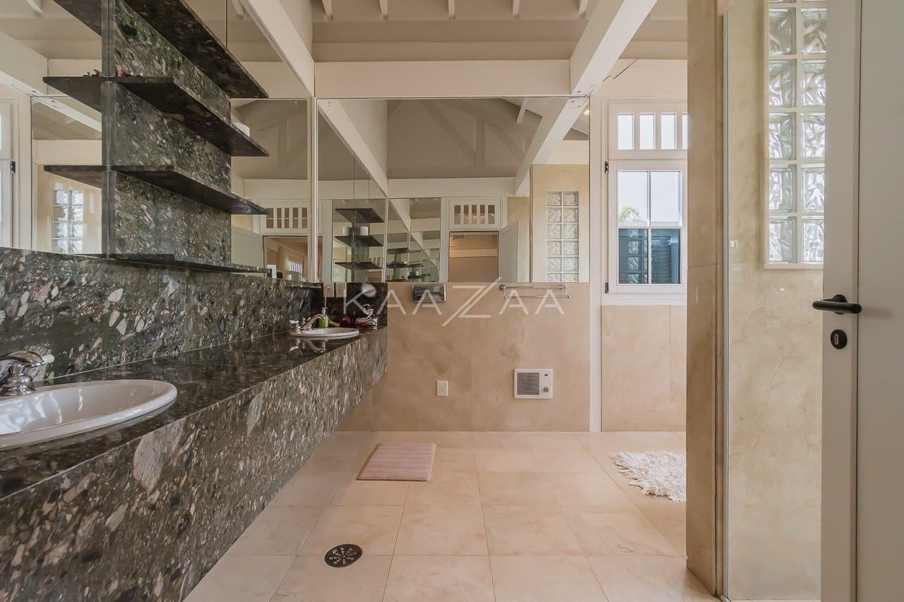 Linda paisagem e ares coloniais são o charme desta casa no condomínio Quinta da Baroneza. - Foto 79