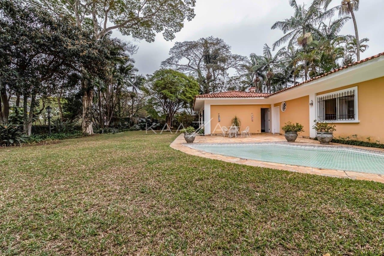 Casa clássica na Cidade Jardim com 4 suítes, piscina e terreno delicioso. - Foto 4