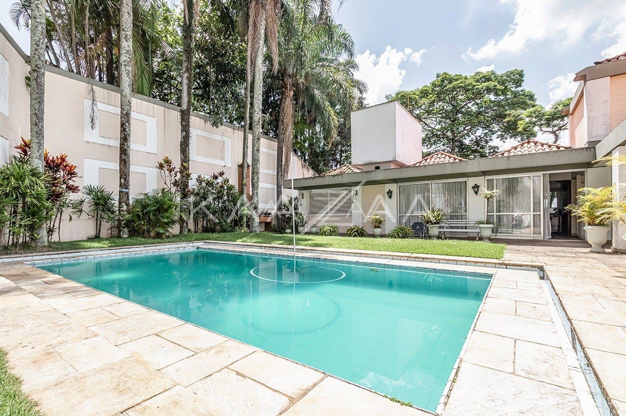 Jardim ensolarado, varanda gostosa e living espaçoso. Casa na Cidade Jardim. - Foto 4