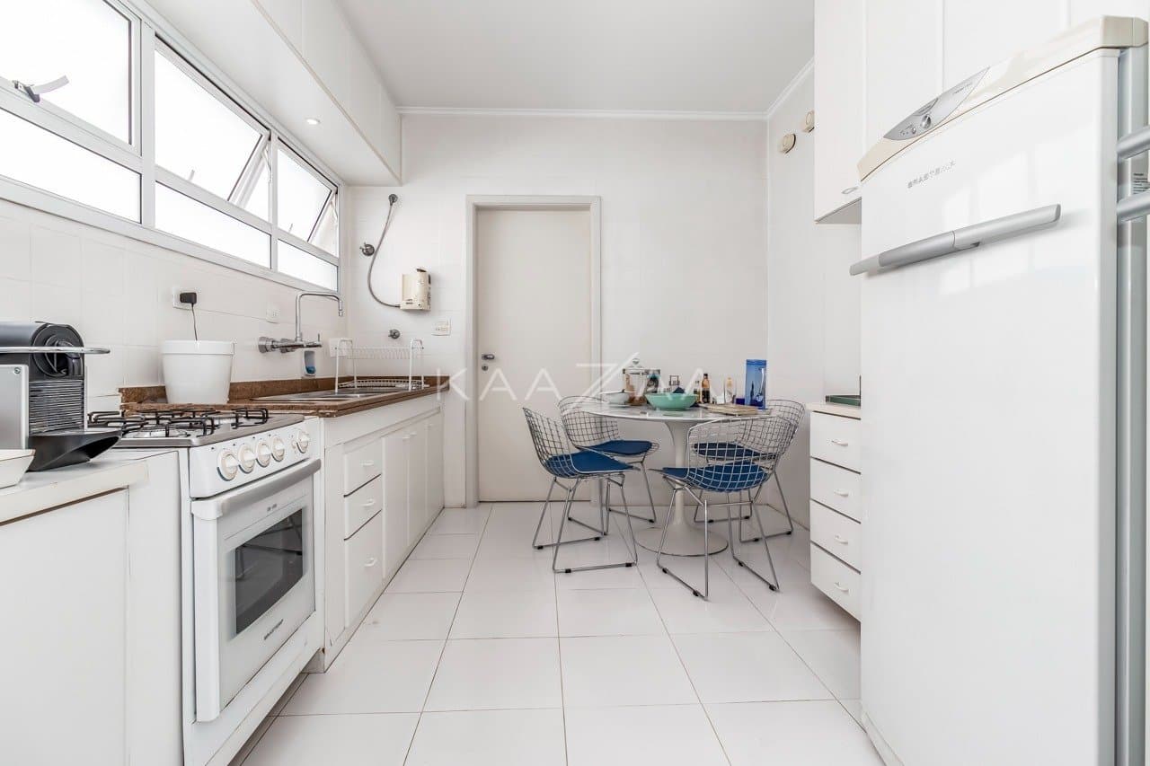 Apartamento reformado, ótima planta e muita luz natural. No miolo do Jardins. - Foto 11