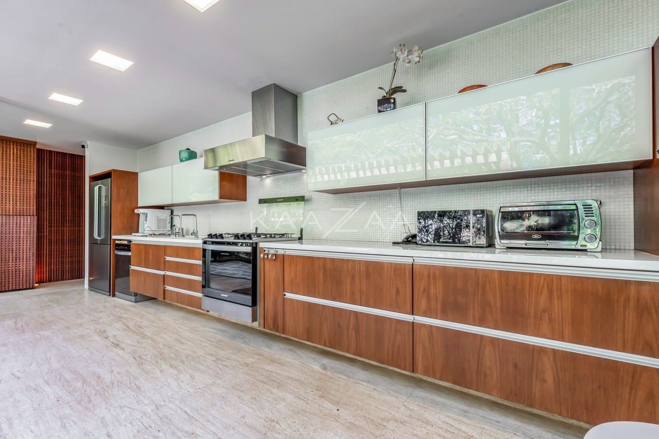 Casa térrea muito arejada, simplesmente impecável. Mobiliada com design, na Fazenda Boa Vista. - Foto 47