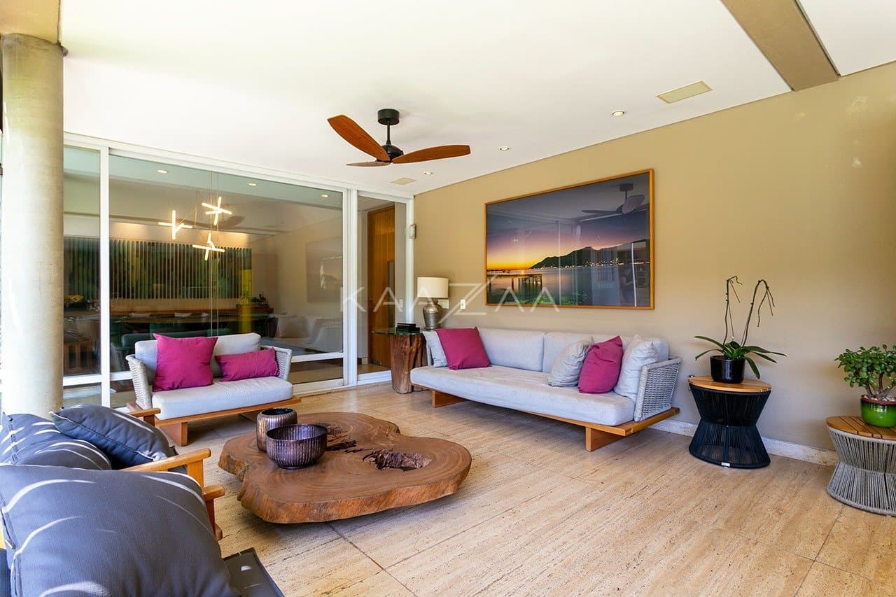 Casa com clima incrível, ótimo espaço de lazer e jardim ensolarado, no bairro Boaçava. - Foto 7