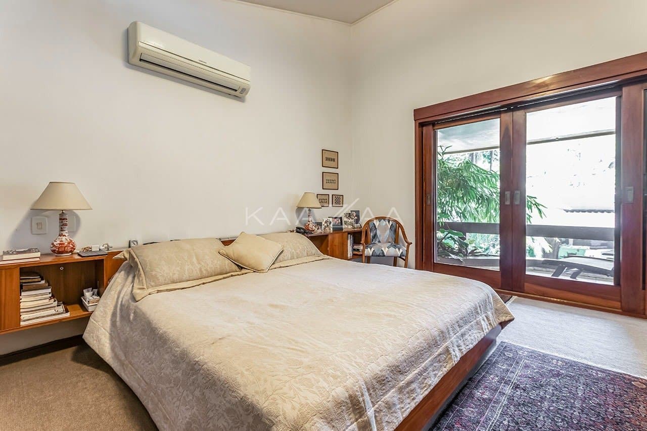 Com ares de casa de campo, uma residência espetacular no Jardim América. - Foto 40