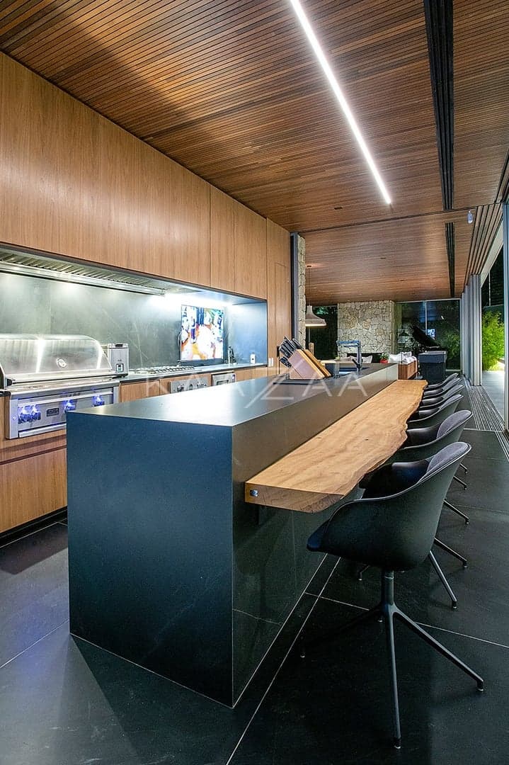 Contemporânea e toda mobiliada: casa com ambientes livres e jardim magnífico em rua fechada em Alto de Pinheiros. - Foto 25