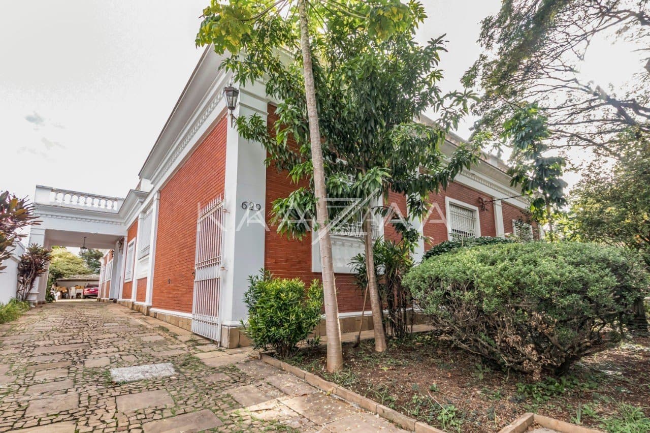 Amplitude e estilo em ambientes interessantes. Esta casa única fica em região privilegiada do Jardim Paulista. - Foto 2