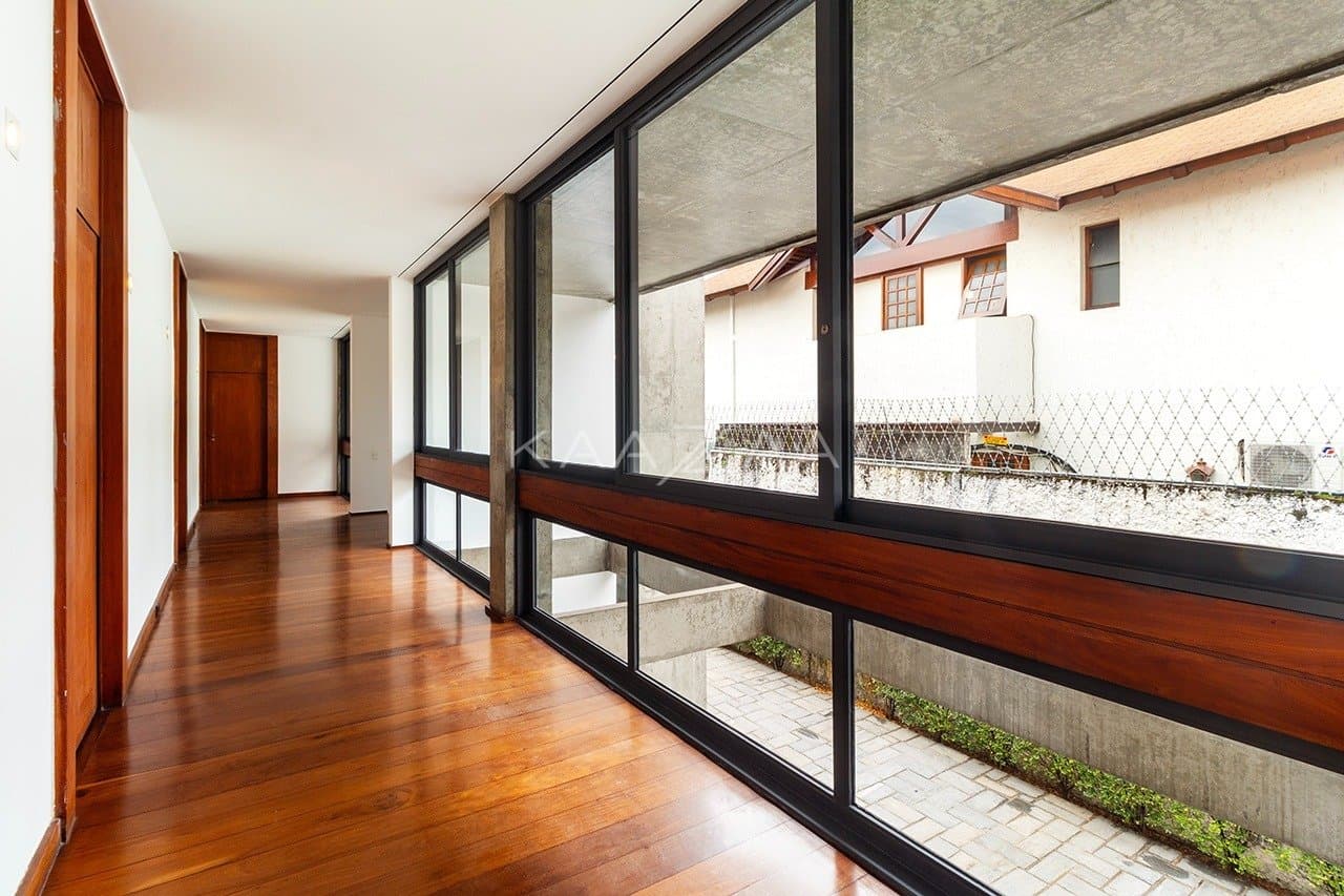 Amplitude e elegância nesta casa em Cidade Jardim. - Foto 22