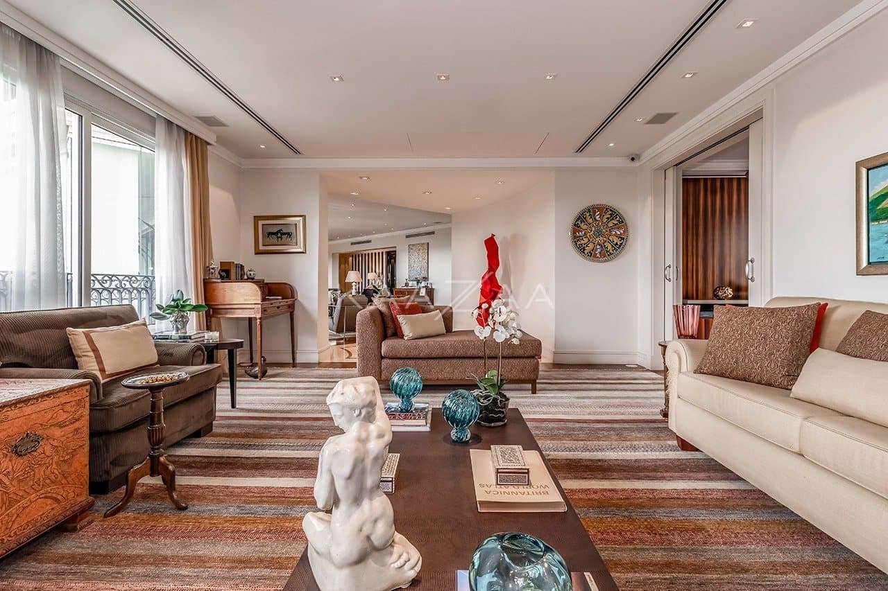 Ambientes suntuosos, planta ampla e vista panorâmica. Apartamento neoclássico no Jardim Guedala. - Foto 17