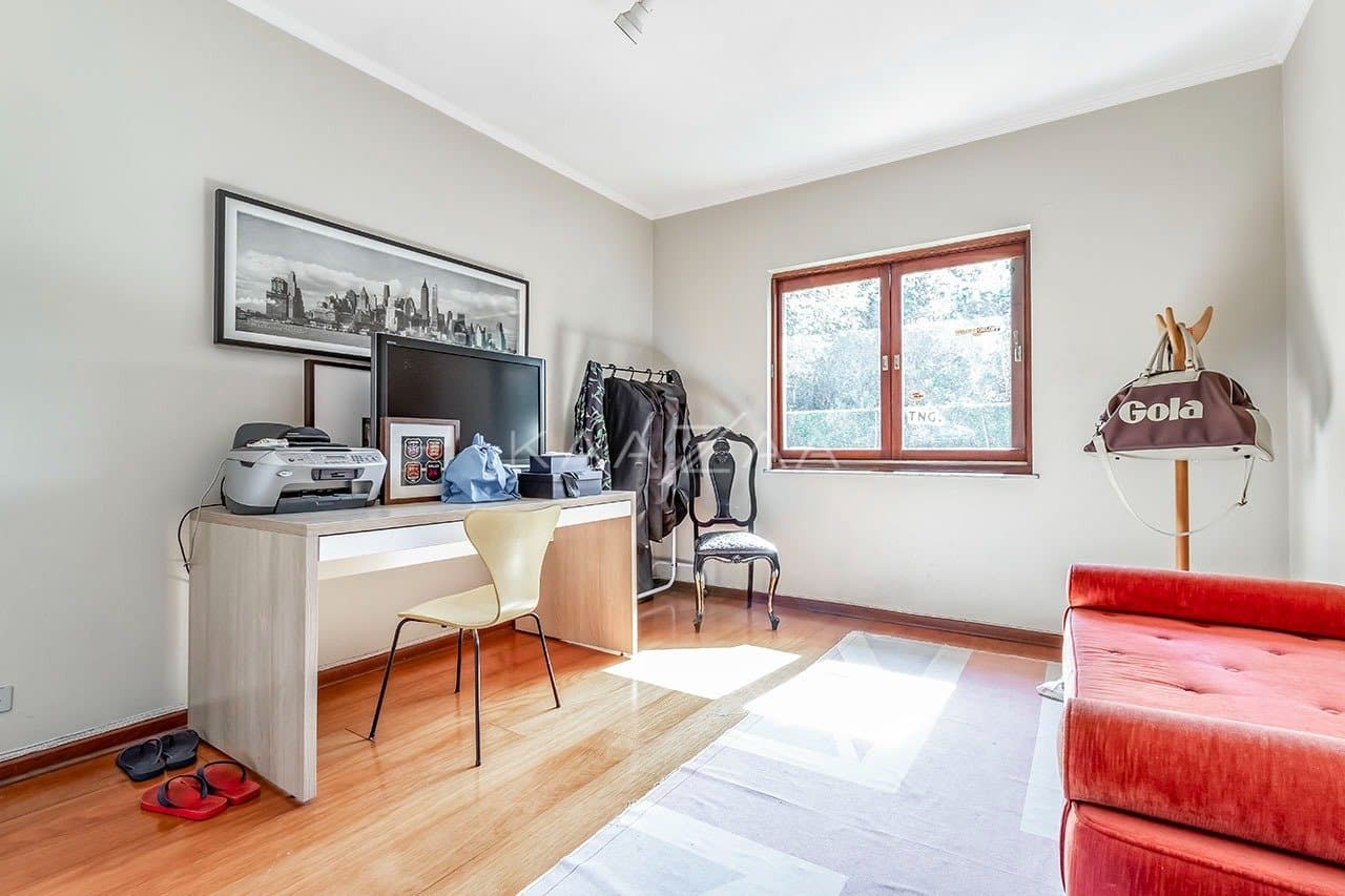 Casa pensada com bom gosto, materiais de primeira e muita brecha para o sossego. Em Alto de Pinheiros. - Foto 24