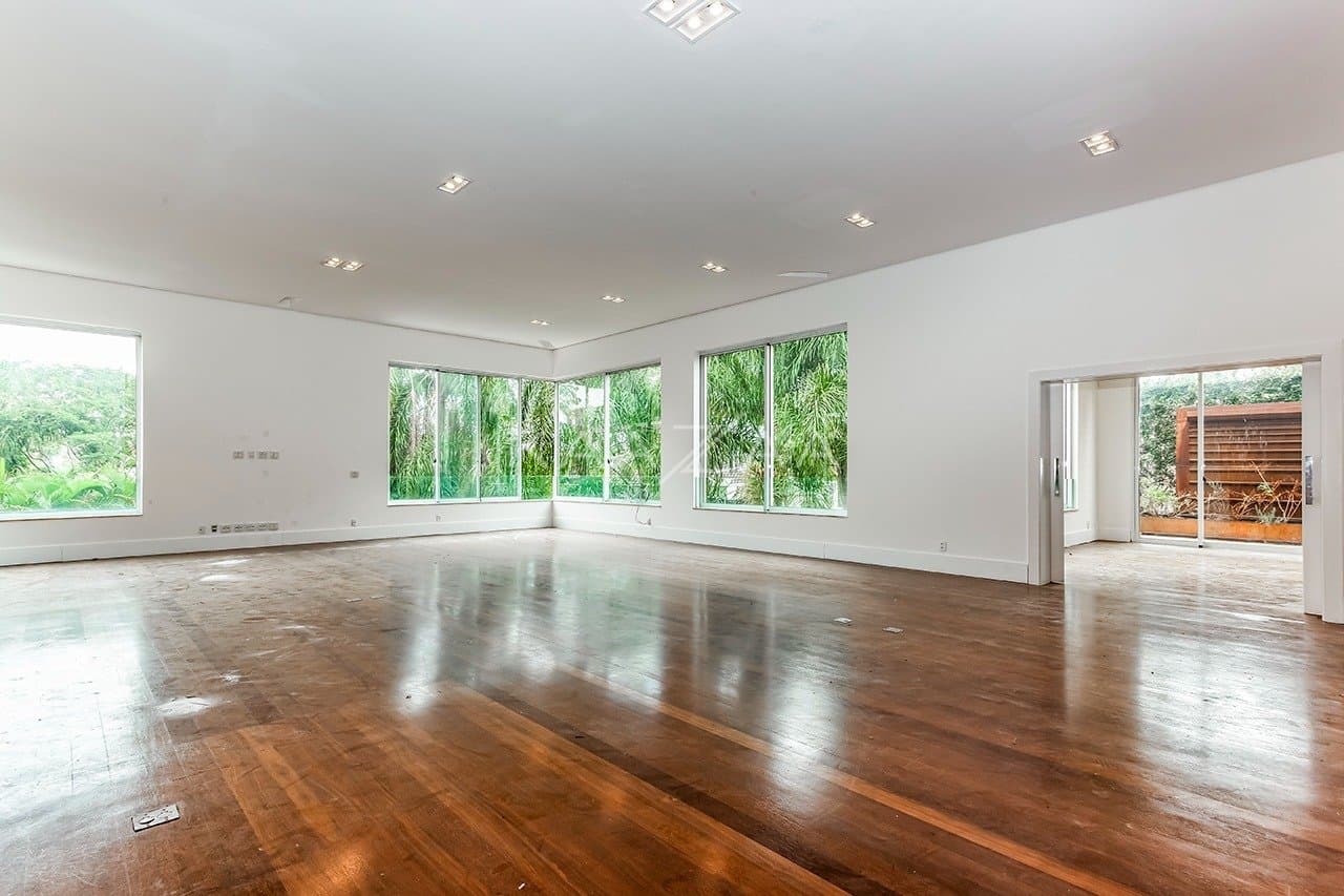 Vista verde, arquitetura moderna e janelões. Casa no Jardim Guelada! - Foto 12