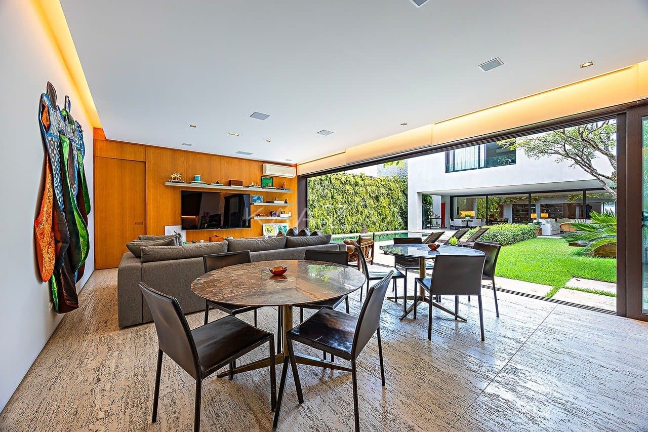 Arquitetura e paisagismo irretocáveis: casa no Jardim Paulistano. - Foto 40