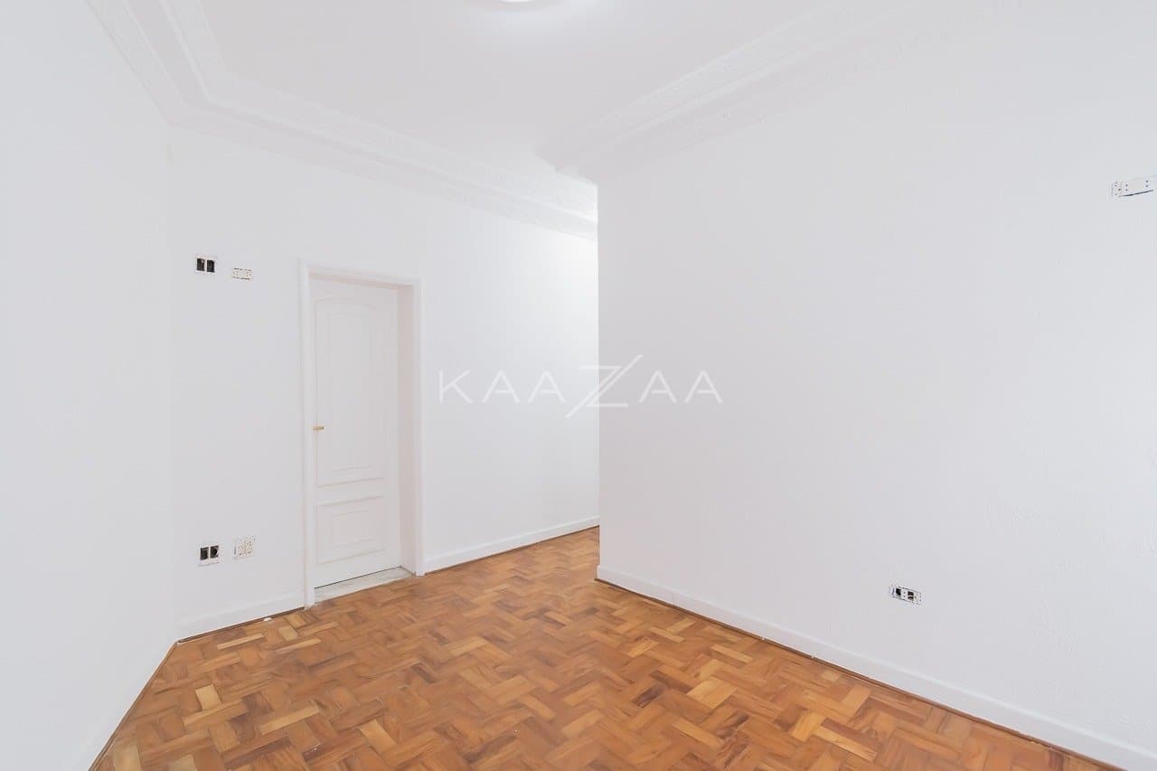 Ambientes leves e espaçosos, nesta casa de 480m² com 4 suítes no Jardim Paulista. - Foto 43