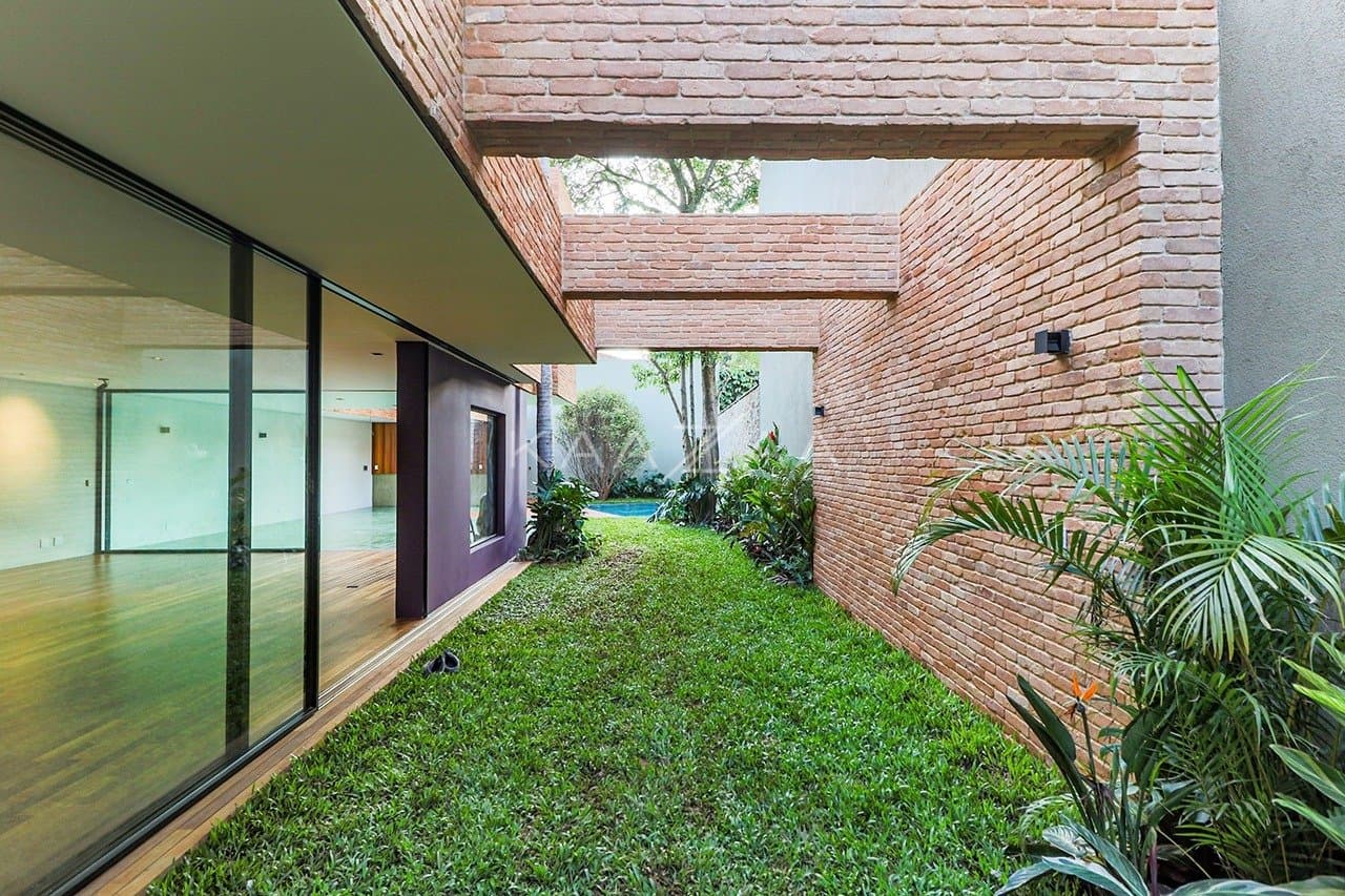 Design único e espaços cheios de personalidade nesta casa autoral no Jardim Paulista. - Foto 19