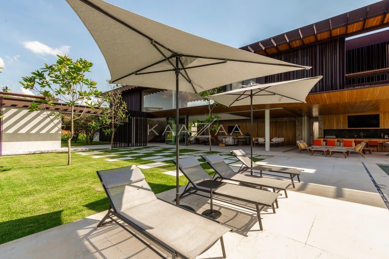Casa contemporânea feita para interagir com a natureza ao redor. Projeto na Quinta da Baroneza. - Foto 4